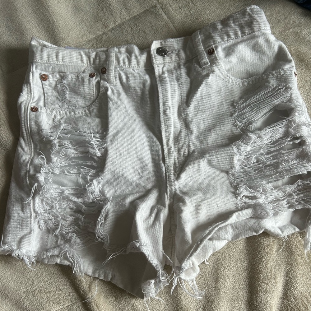 White american eagle shorts.
